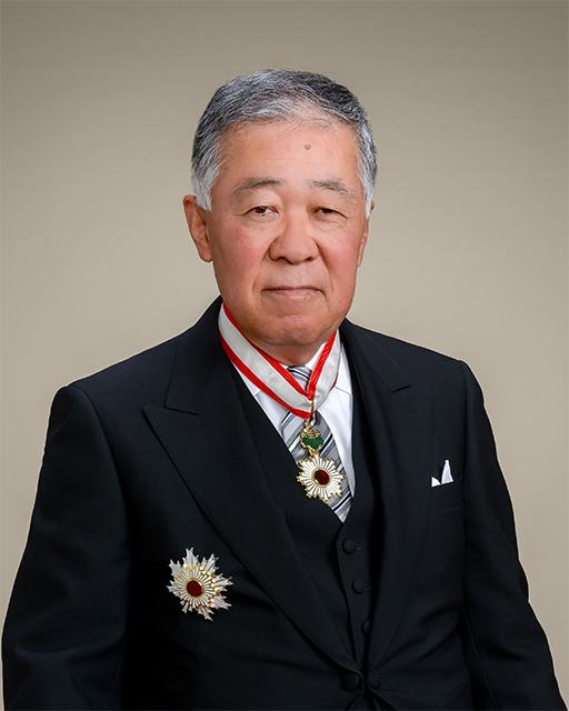 获得旭日重光章的大冢纪男